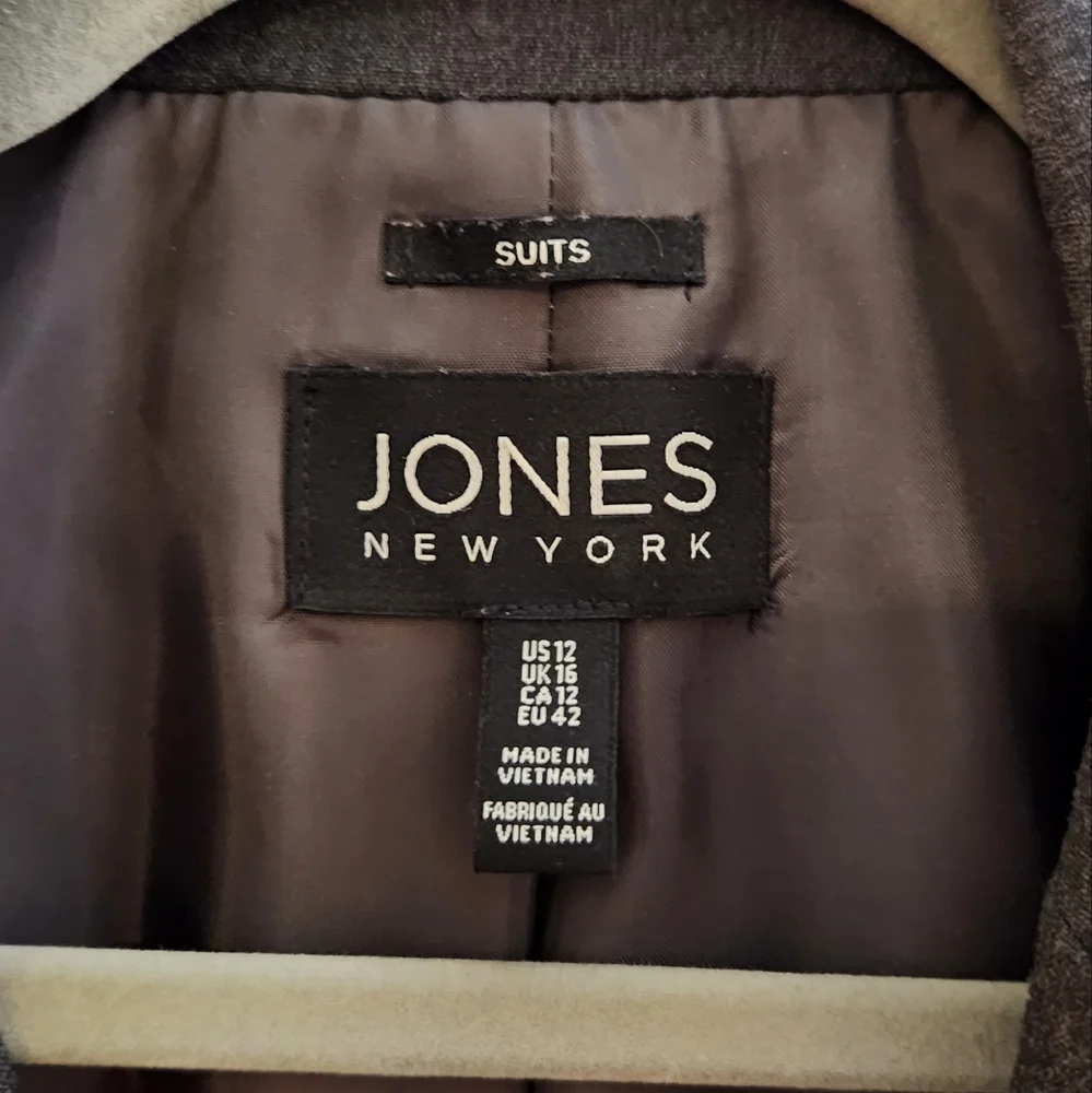 Brand New w/o Tags Women's Suit Jacket - Picture 3 of 3